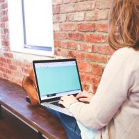 “How MetaTrader 4 for iPhone and iPad Enhances Mobile Trading”
