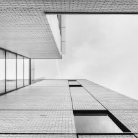 Using Metatrader 4 to Execute Trades and Monitor Market Trends